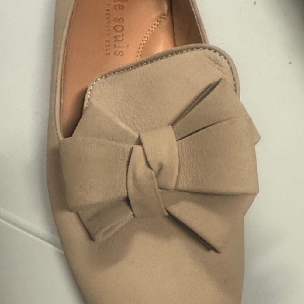 Gentle Souls Eugene Ribbon Bow by Kenneth Cole Women's light tan Loafers with - Picture 3 of 8